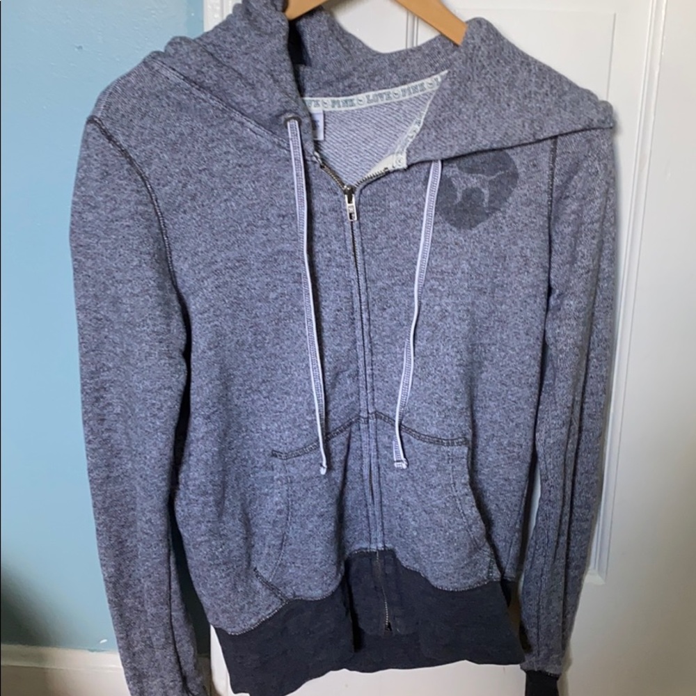 Grey sweatshirt: Pink